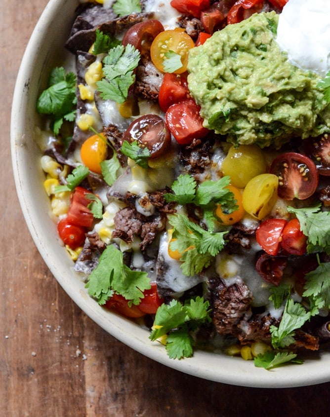 Crockpot Carne Asada Nachos I howsweeteats.com