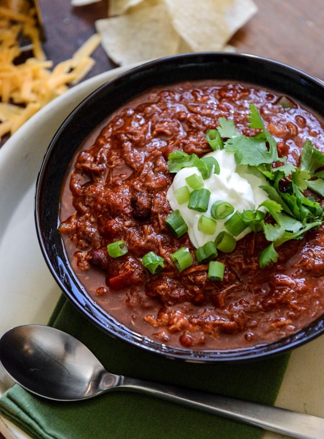 Crockpot Pulled Pork Chili I howsweeteats.com