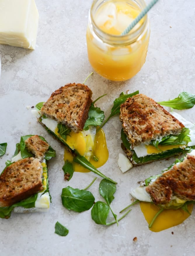 Gruyere, Fig Jam and Arugula Breakfast Sandwiches I howsweeteats.com Gruyere, Fig Jam and Arugula Breakfast Sandwiches I howsweeteats.com
