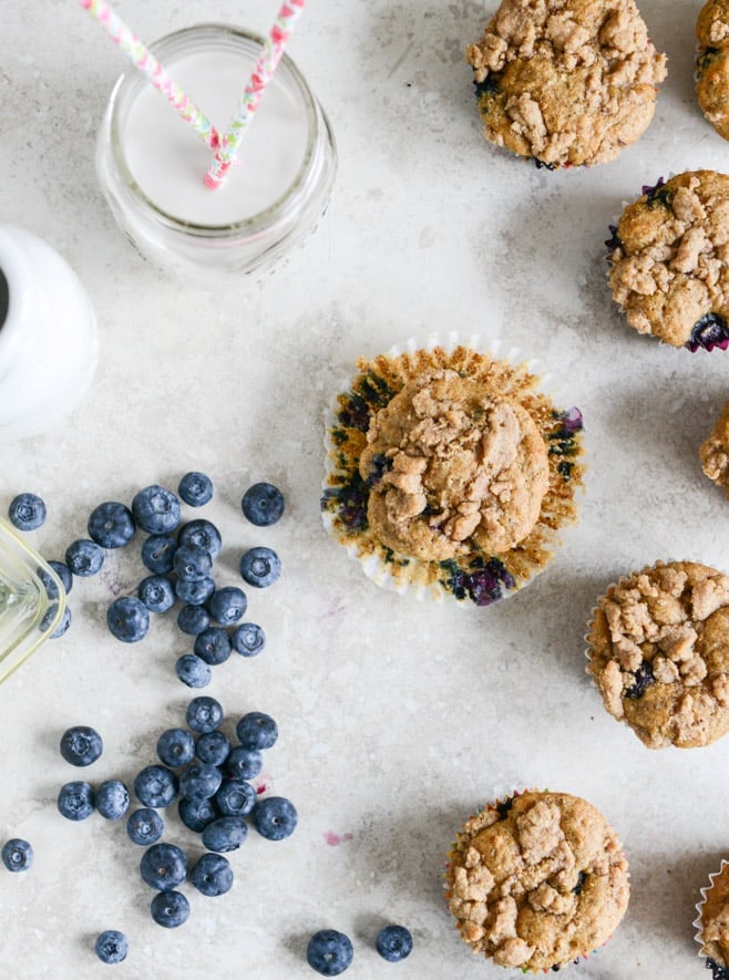 whole wheat blueberry yogurt crumb muffins I howsweeteats.com whole wheat blueberry yogurt crumb muffins I howsweeteats.com