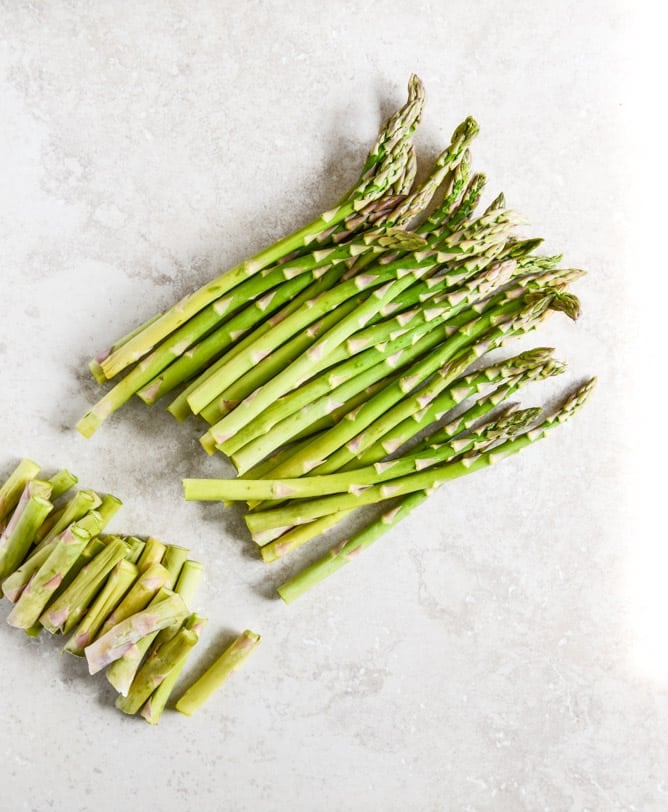 Roasted Sesame Asparagus Toasts with Poached Eggs I howsweeteats.com