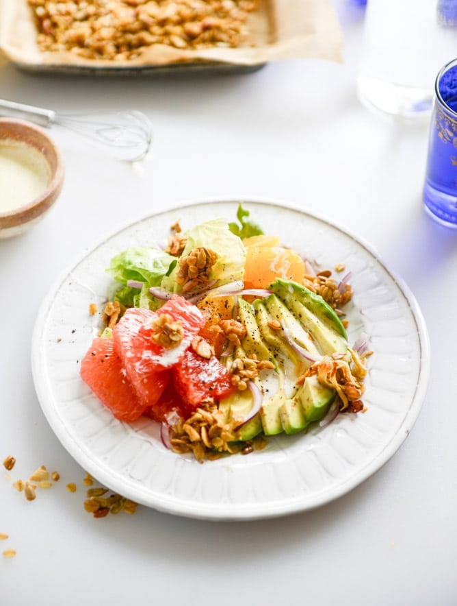 Avocado Citrus Crunch Salad with Oat Croutons and Black Pepper Buttermilk Drizzle I howsweeteats.com