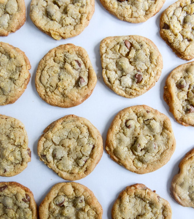 chewy potato chip chocolate chip cookies I howsweeteats.com