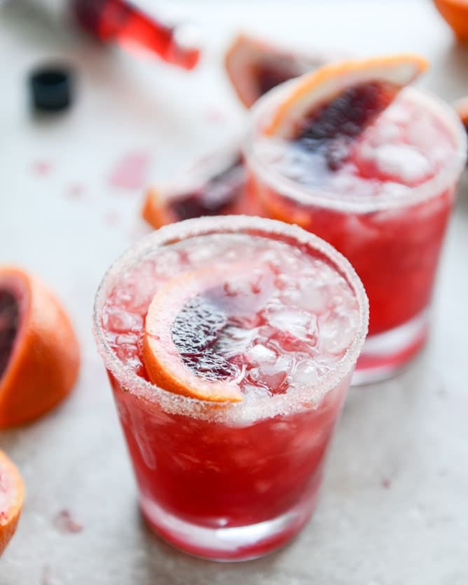 blood orange bourbon smash with spicy vanilla sugar I howsweeteats.com