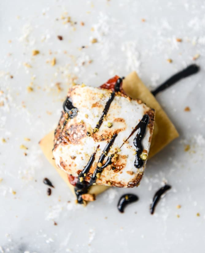 savory s'mores with pistachio marshmallows I howsweeteats.com