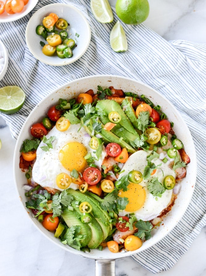 easy skillet chilaquiles I howsweeteats.com