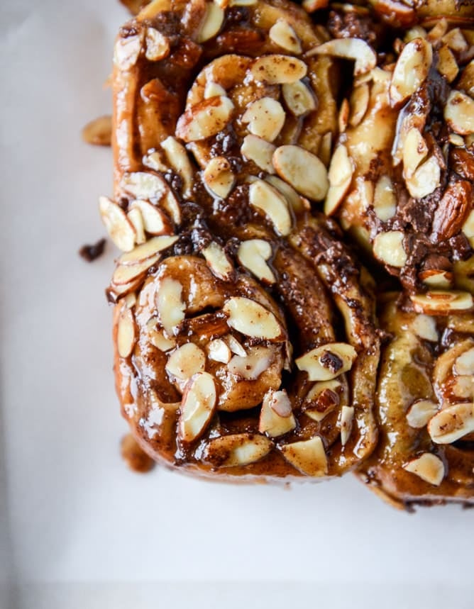 nutella sticky buns with nutella caramel I howsweeteats.com