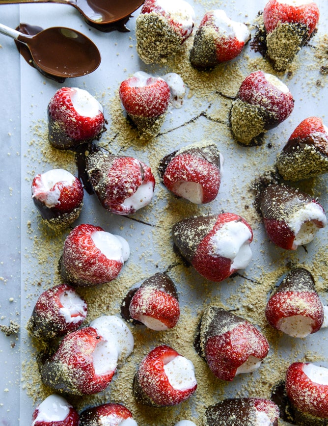 smore's strawberries I howsweeteats.com