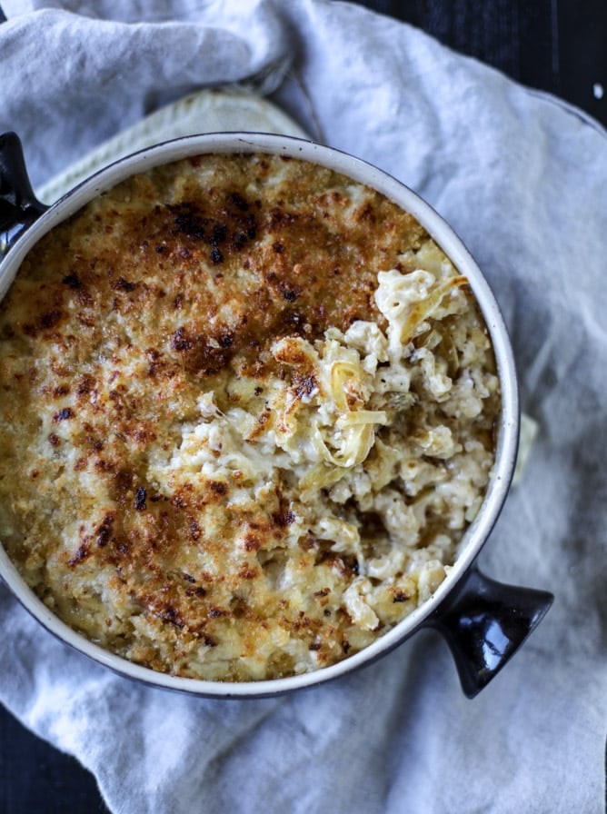 gruyere mac and cheese with caramelized onions I howsweeteats.com
