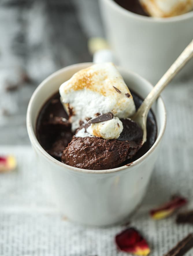 chocolate pots de creme with toasted marshmallow I howsweeteats.com