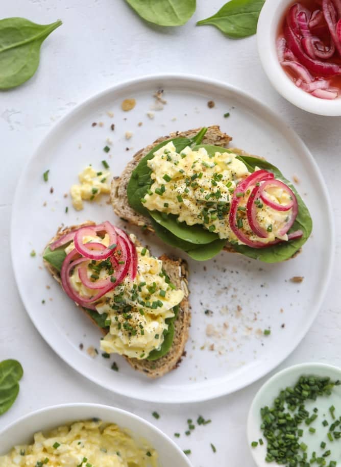best ever egg salad I howsweeteats.com #eggsalad #recipes #eggs #greekyogurt