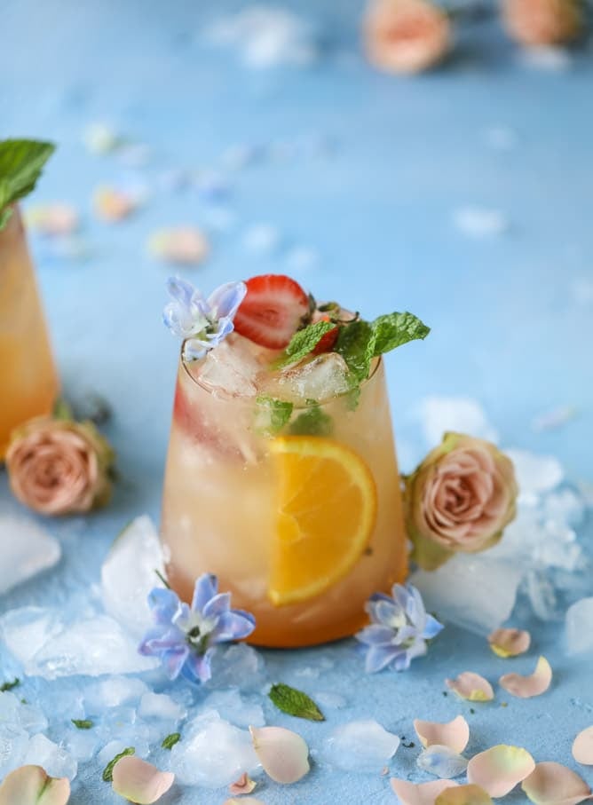 minted mimosa punch I howsweeteats.com #mimosa #punch #orangejuice #cocktails #champagne