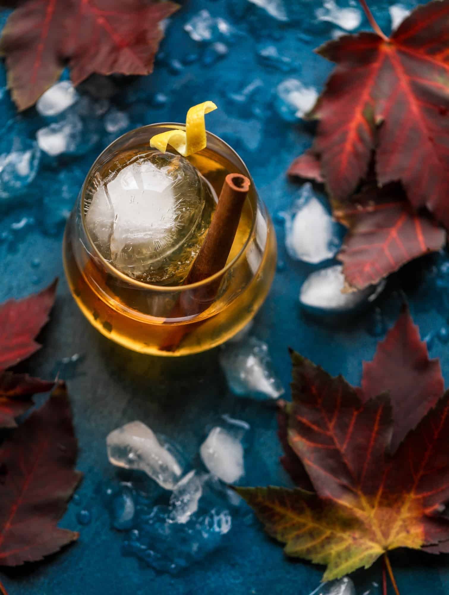 This smoked maple old fashioned cocktail is the perfect smoky drink for fall and winter. It's warming and filled with amazing flavor, using smoked maple bourbon and pure maple syrup. Delicious! I #maple #oldfashioned