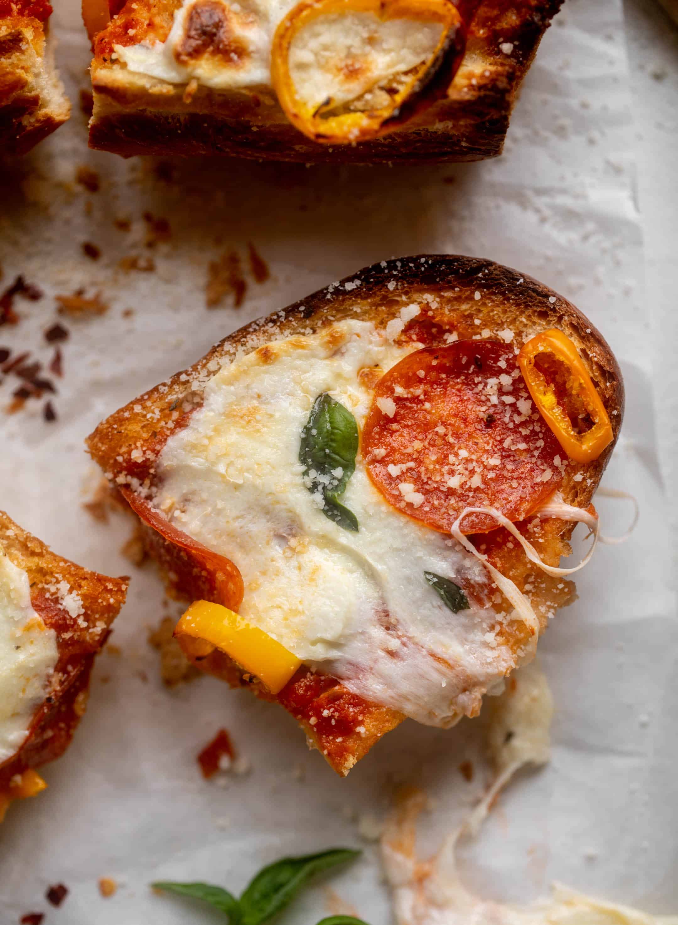 garlic bread pizza