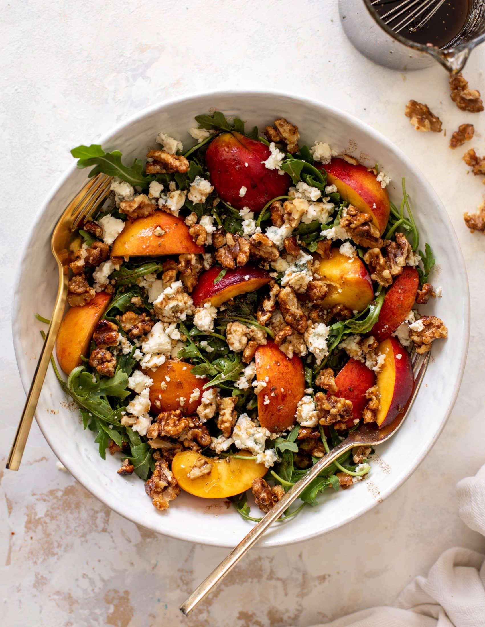 peach arugula salad with candied walnuts