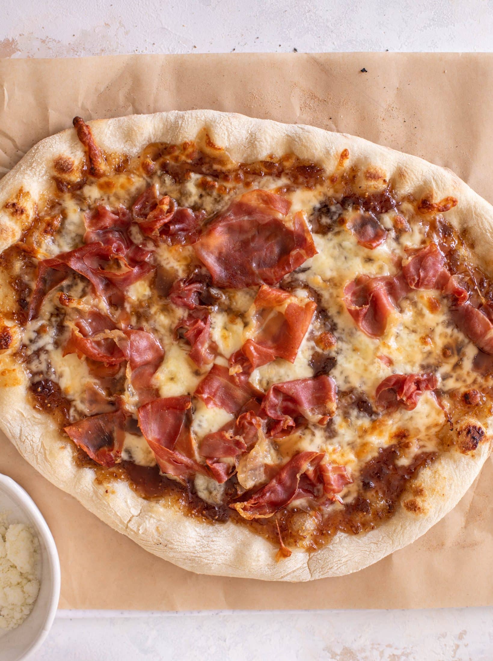 fig jam prosciutto pizza